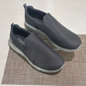 Skechers Goga Max Go Walk Slip-On Loafers. Men 13 wide fit. Excellent condition!